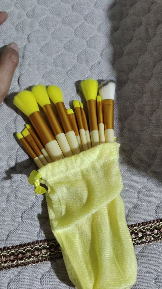 Soft Makeup Brush Set – Perfect for Everyday Glam ✨