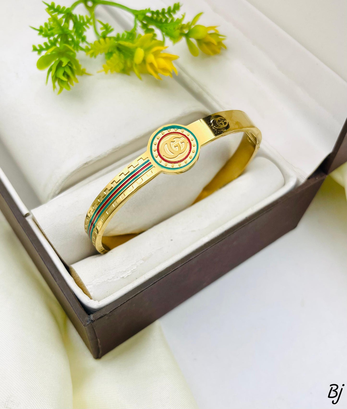 Fancy Beautiful Stainless Steel Branded Hand Cuff For Her