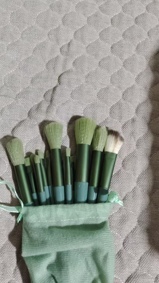 Soft Makeup Brush Set – Perfect for Everyday Glam ✨