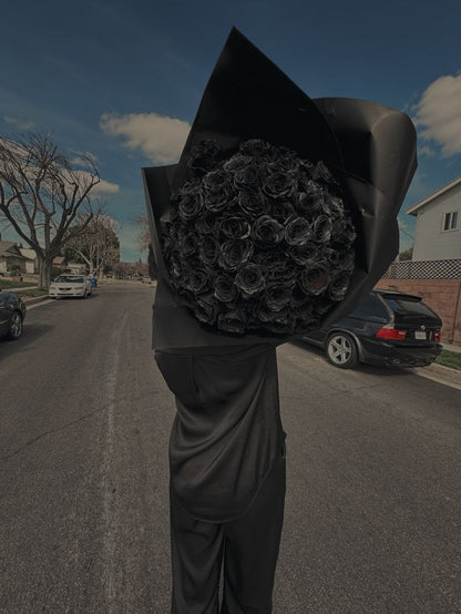 Black Flower Bouquet – Bold, Unique & Luxurious 🖤