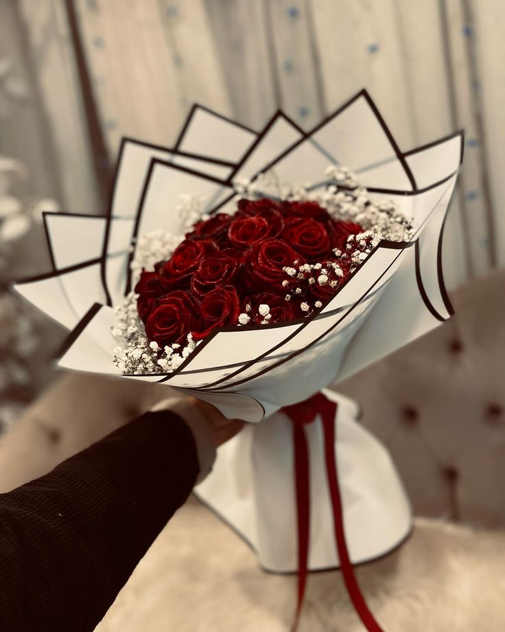 Red Flower Bouquet – Classic & Romantic ❤️