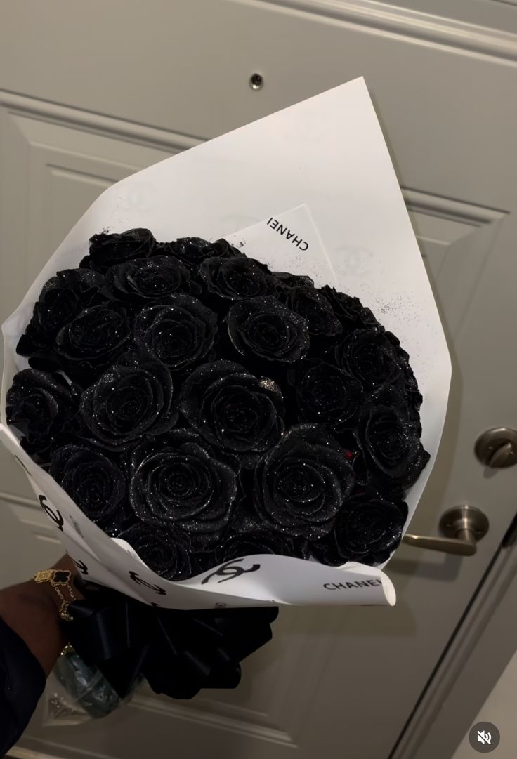 Black Flower Bouquet – Bold, Unique & Luxurious 🖤