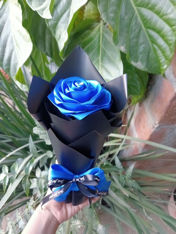 Elegant Blue Rose Bouquet with luxury wrapping – perfect for birthdays & weddings”