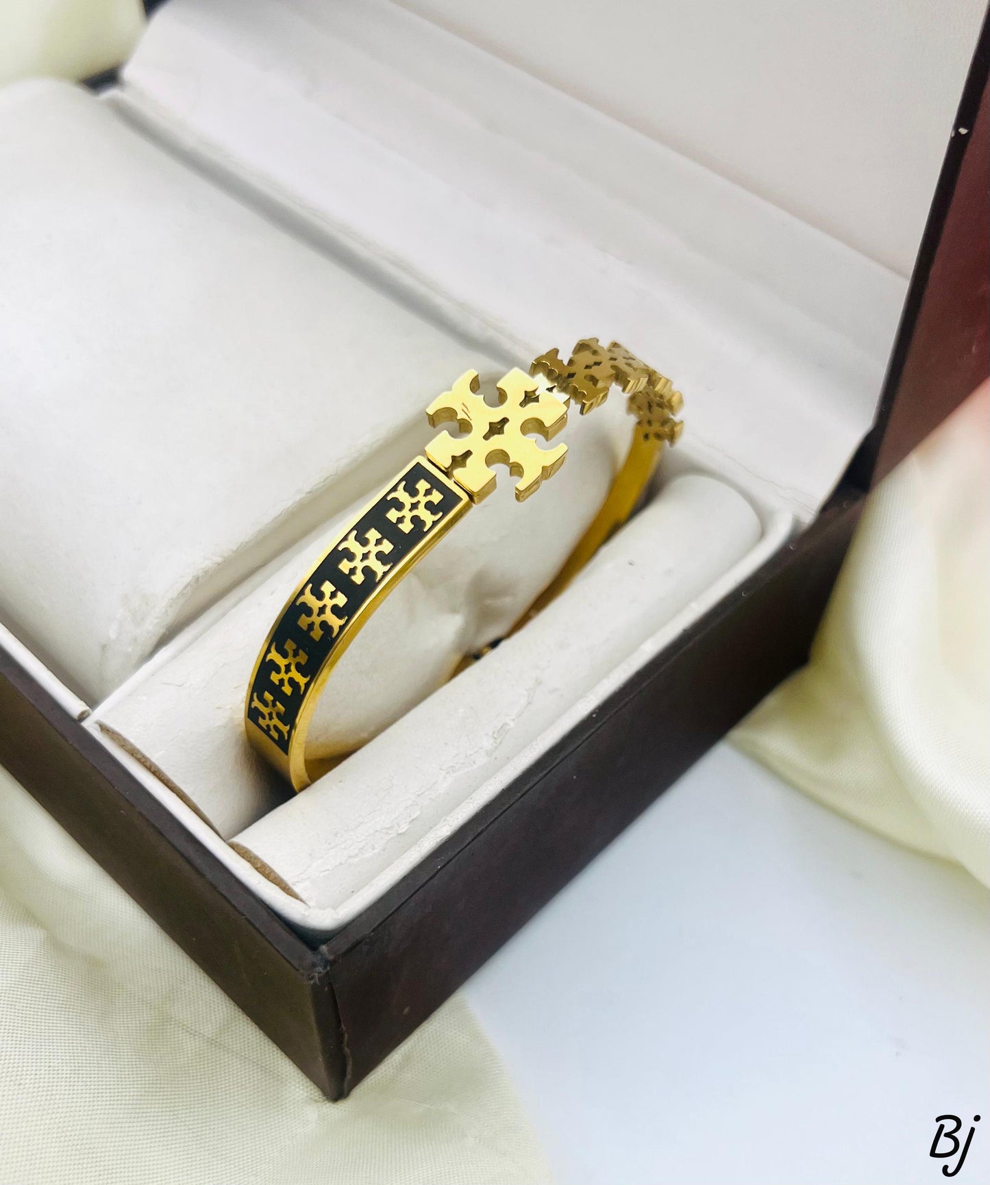 Fancy Beautiful Tory Burch Branded Stainless Steel Hand Cuffs For Her